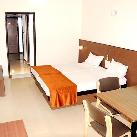 Century Executive Hotel Udupi Buitenkant foto