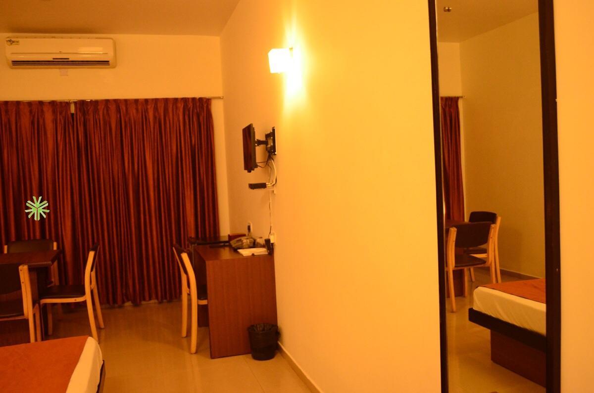 Century Executive Hotel Udupi Buitenkant foto