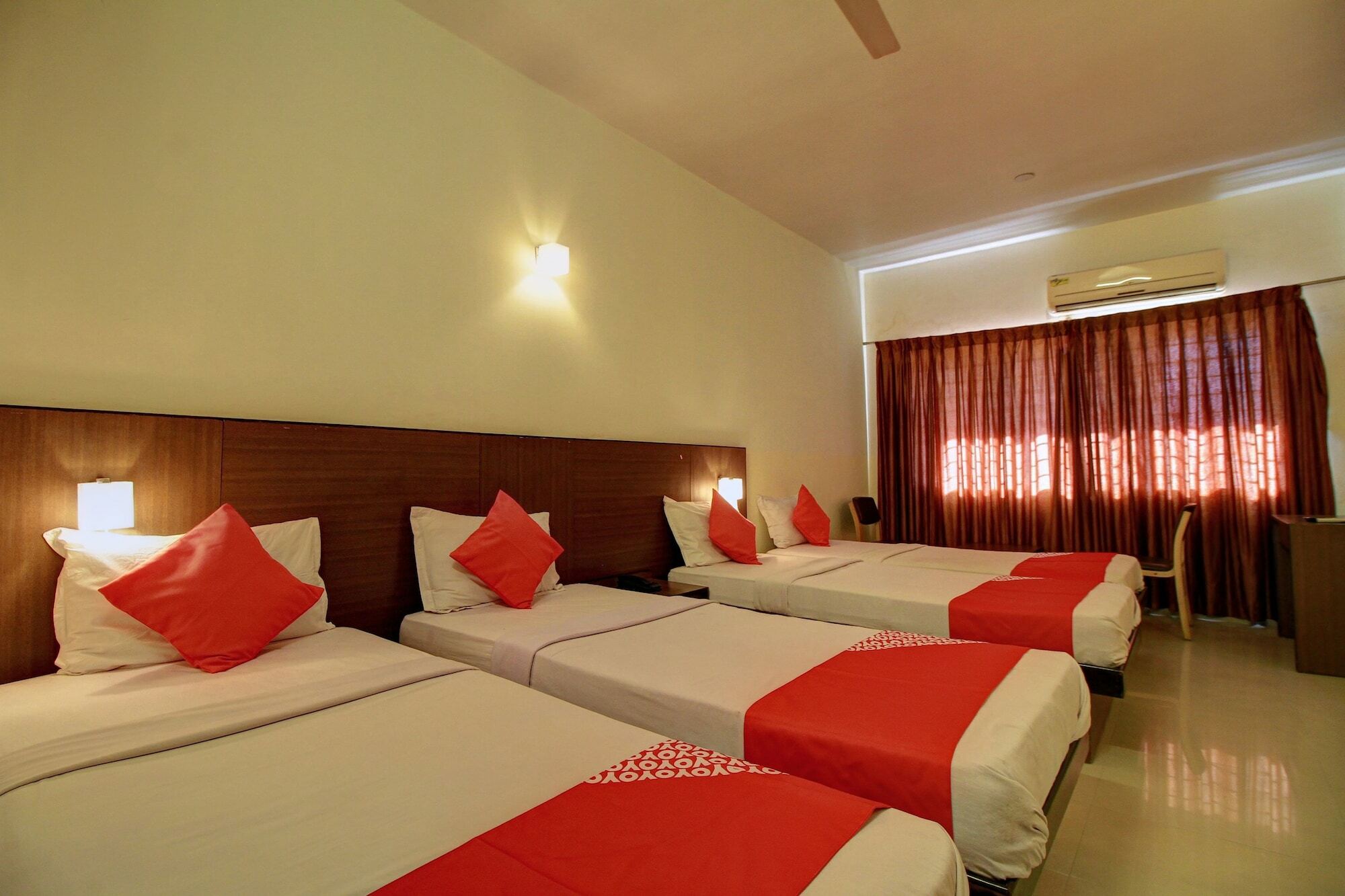 Century Executive Hotel Udupi Buitenkant foto